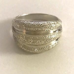 Ring Vtg. Sterling Silver Sz.7.25 *pretty*